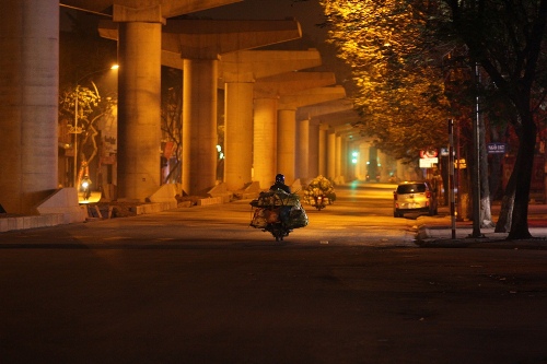 Hà Nội lạnh cắt da cắt thịt, những khung hình ghi lúc 4h sáng